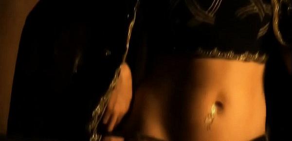 Sexy Bollywood Brunette Dancer